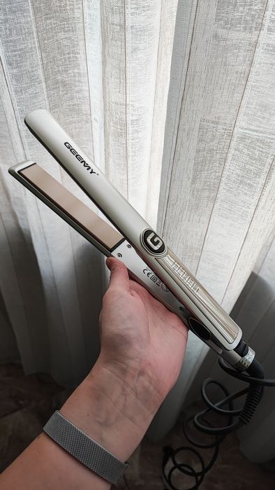 Випрямляч для волосся Geemy
