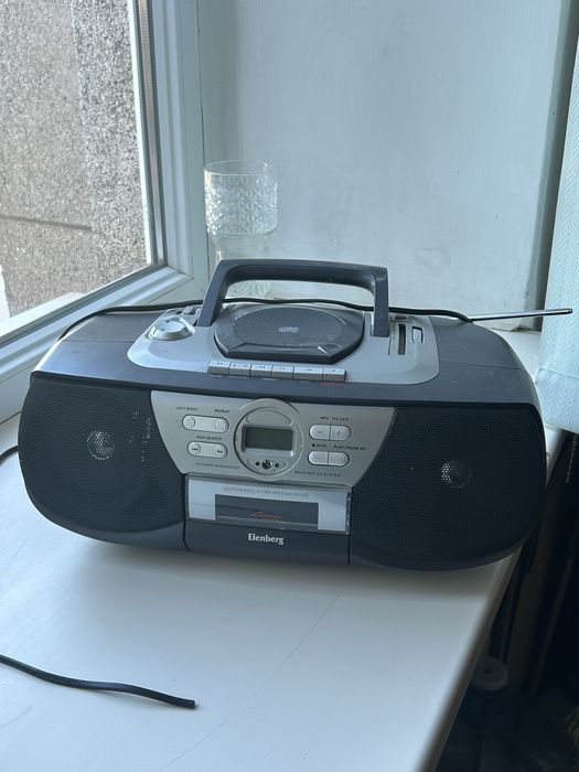 Продам магнитолу б/у з cd/ mp3 програвачем