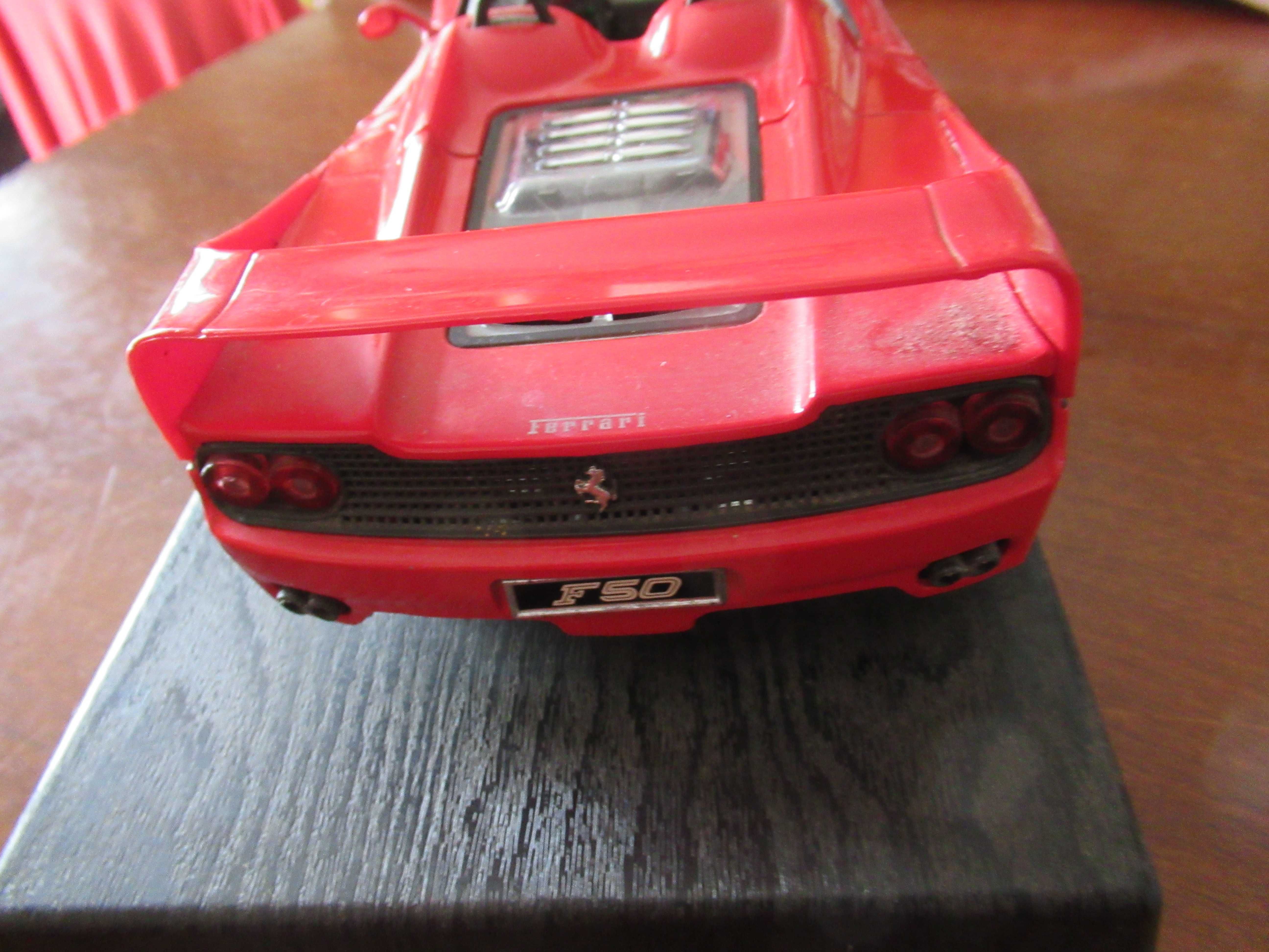 Réplica de Carro  da marca "Ferrari"
