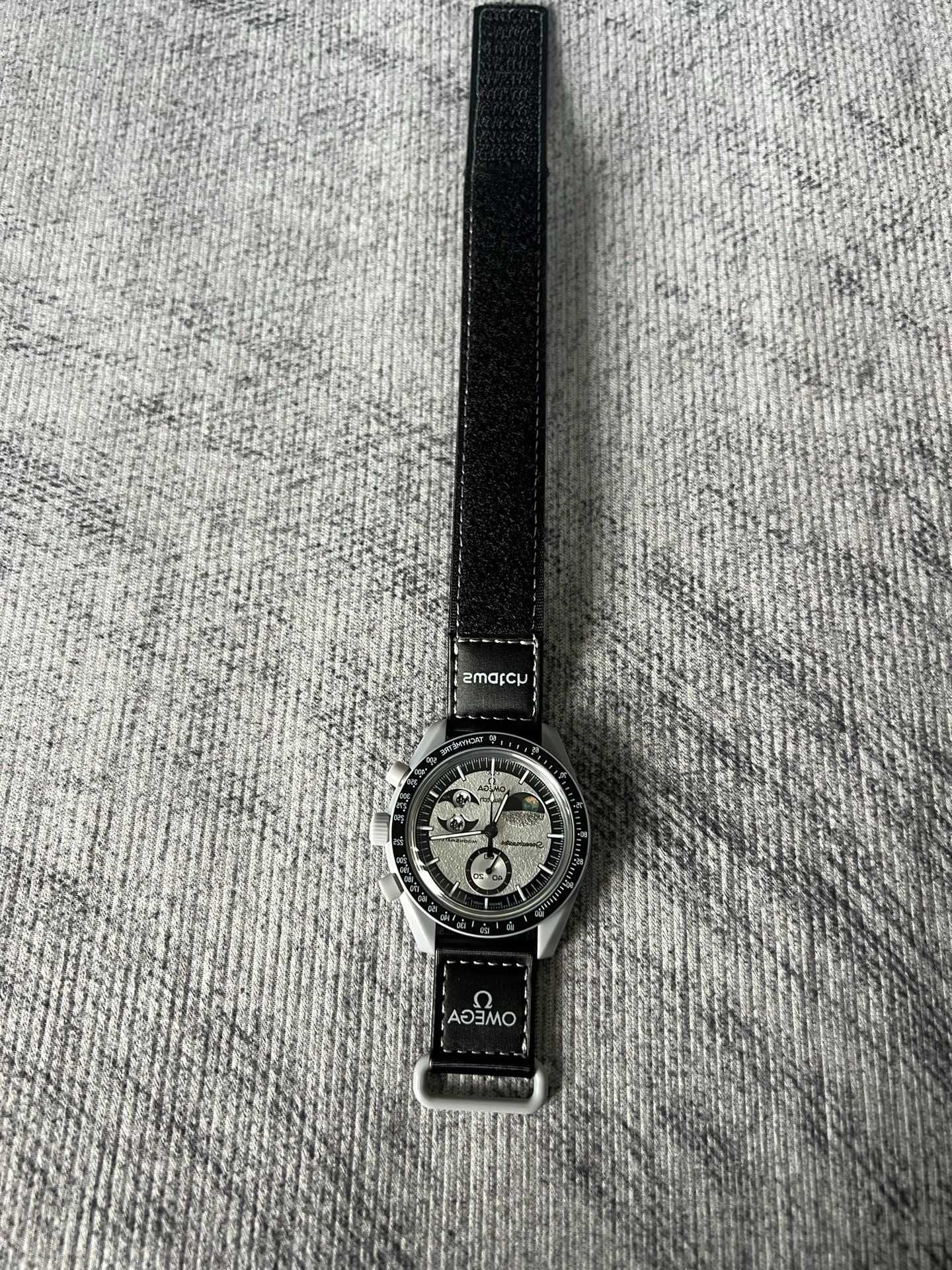 Omega x Swatch Faza Ziemi SO33M700 - zegarek używany