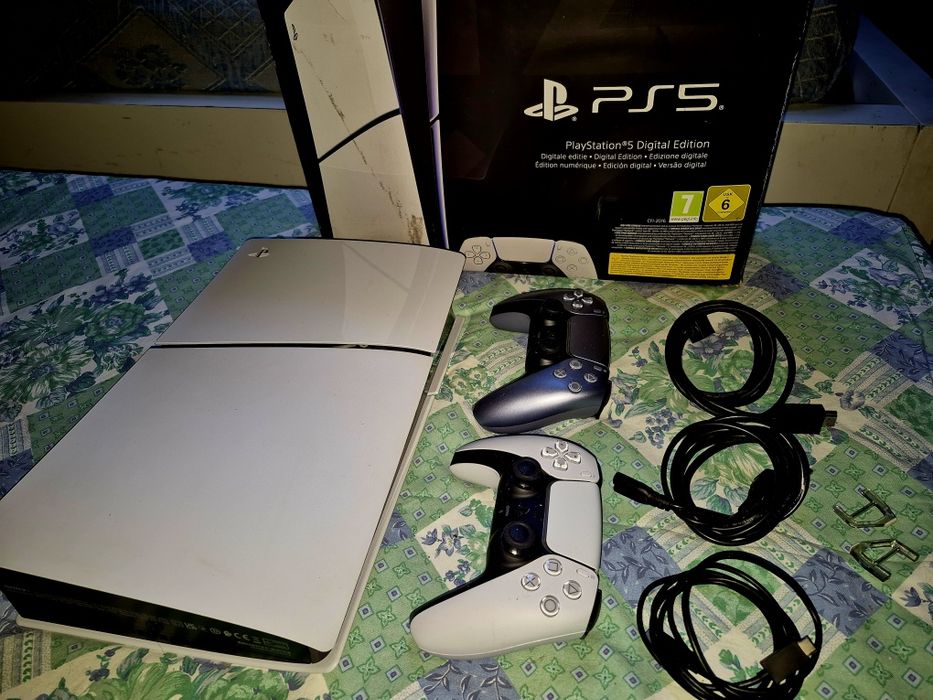Playstation 5 e Dois Comandos