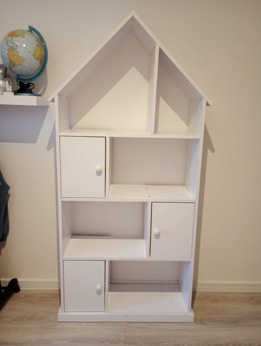 Regał w kształcie domku