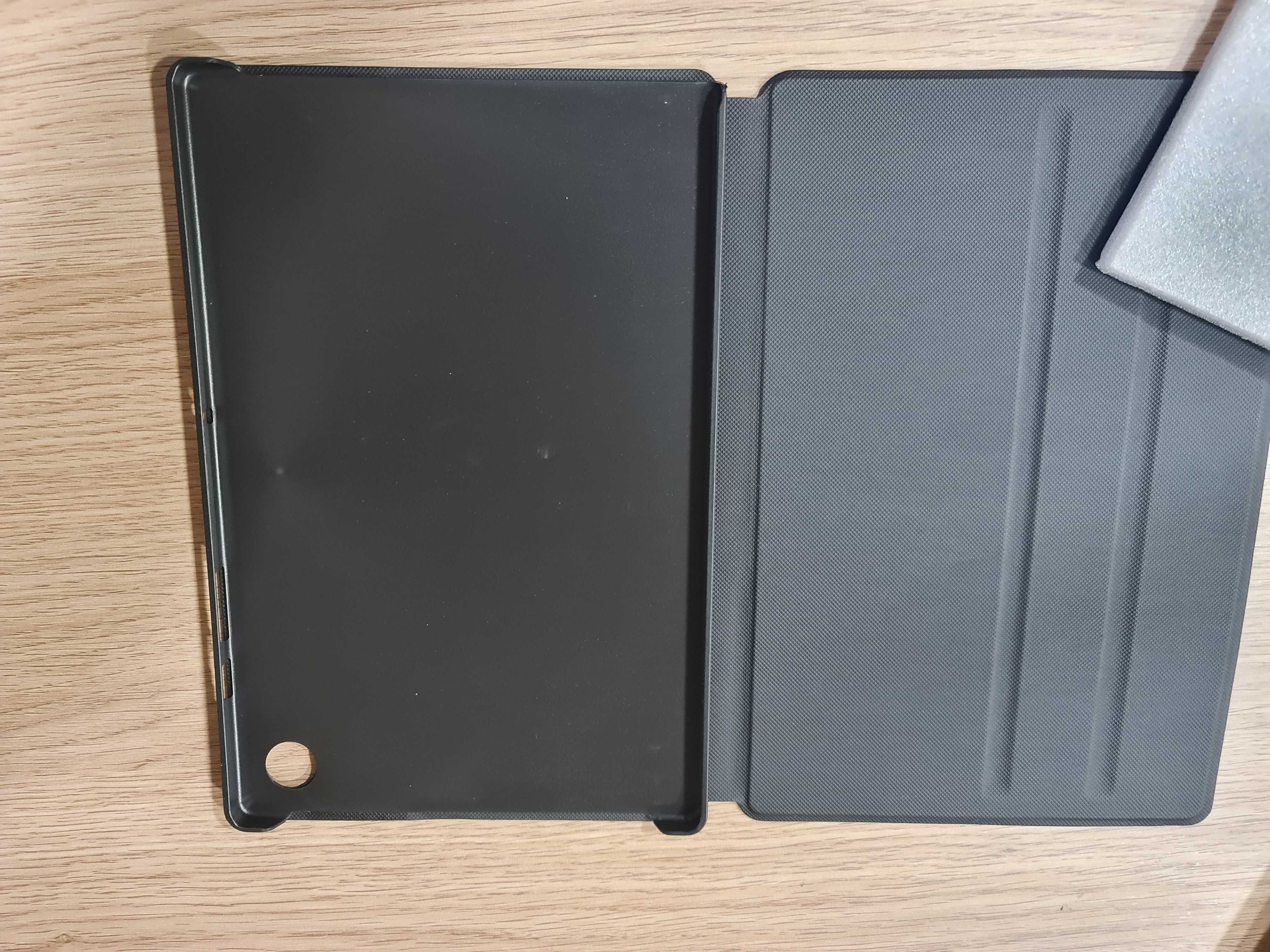 Capa para Tab A8 10,5", preta, a estrear.