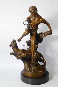 Piękna figura brąz walczący z pumą duża figura