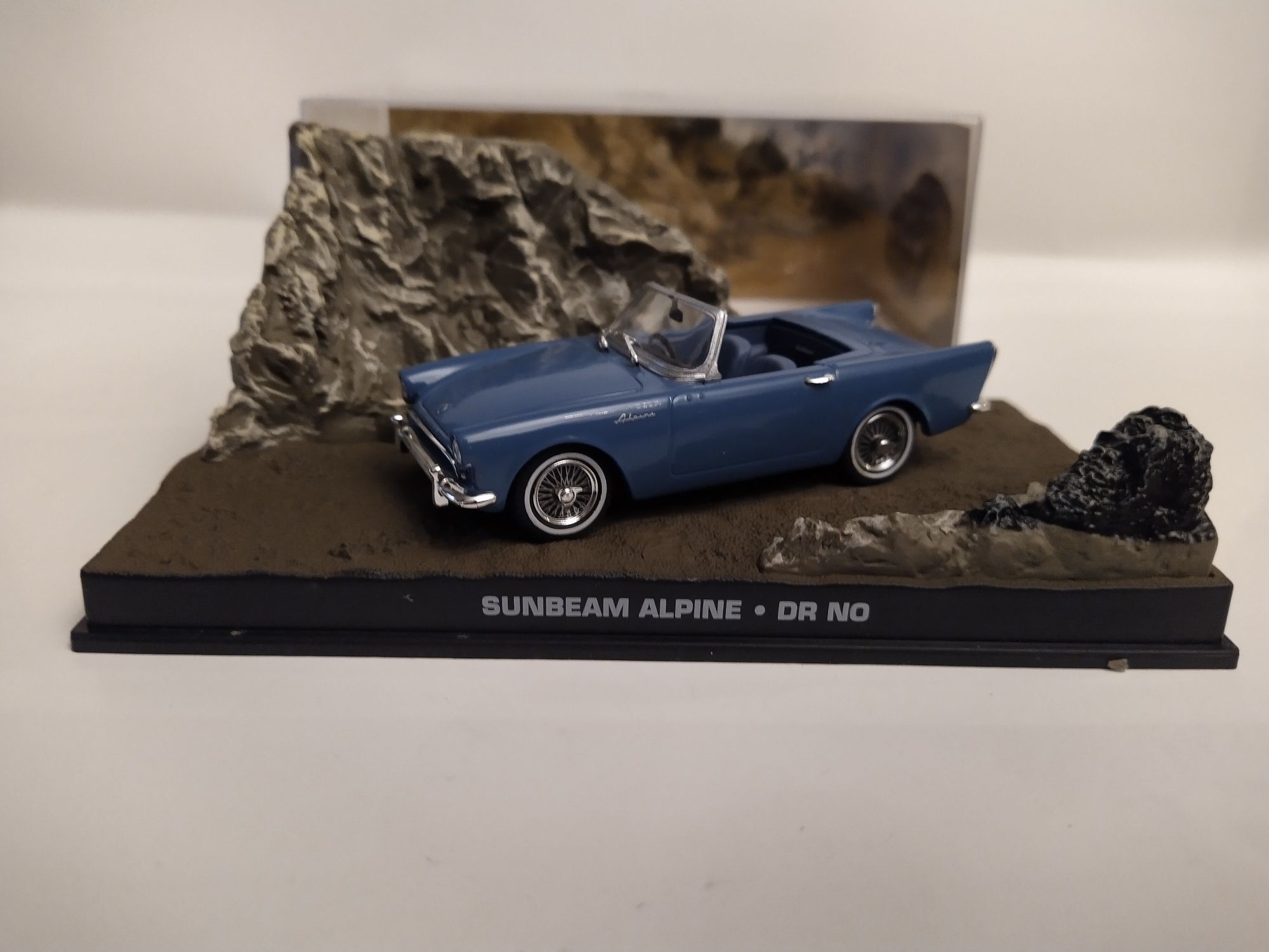 Sunbeam Alpine James Bond wersja bez figurki Skala  1:43