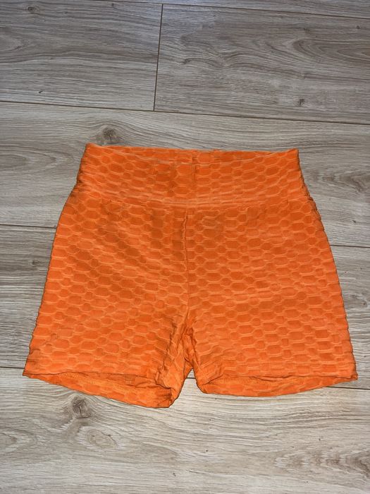 Krótkie materiałowe spodenki