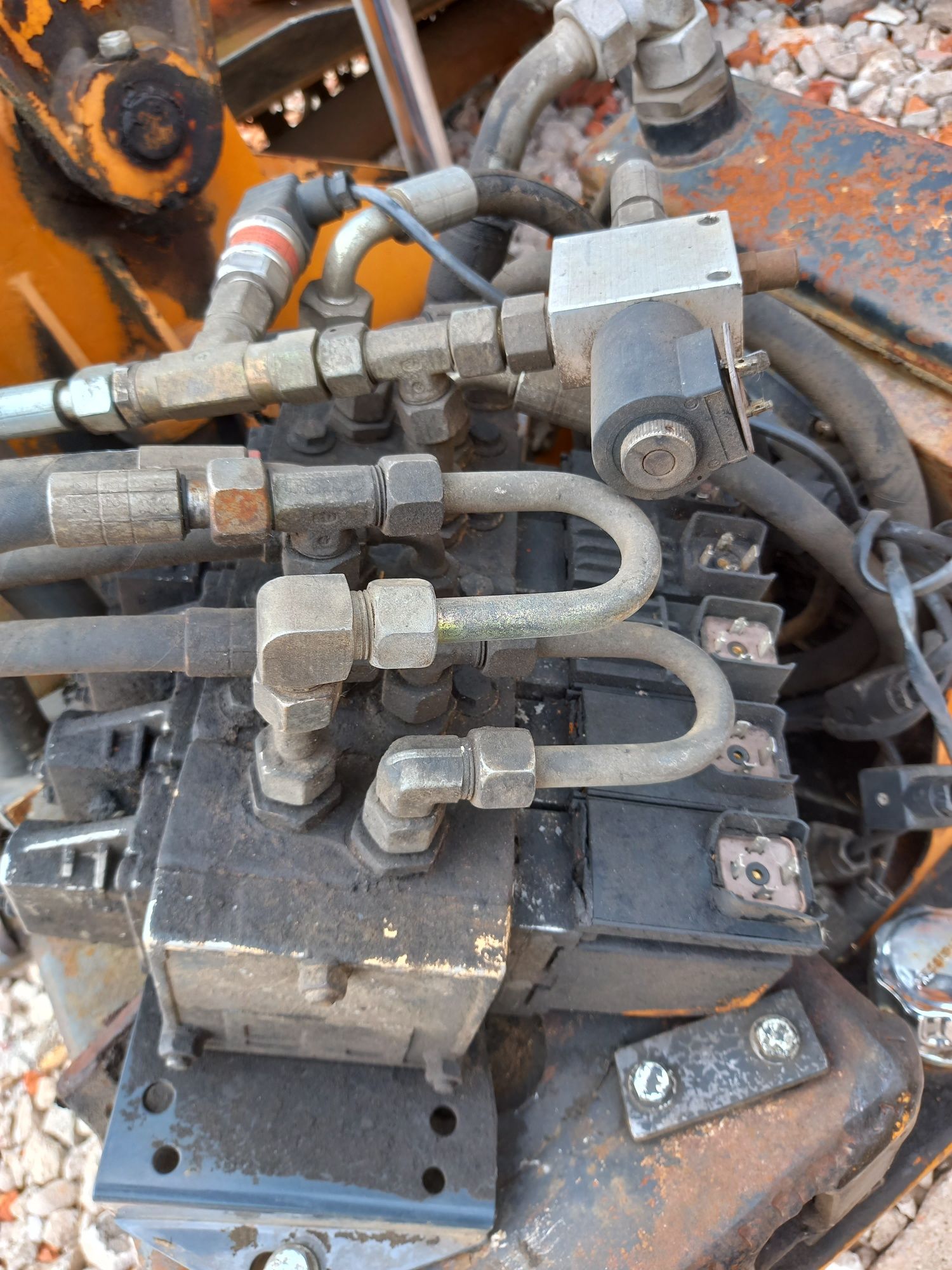 rozdzielacz  hydrauliczny sma Rousseau do kosiarki noremat -samasz