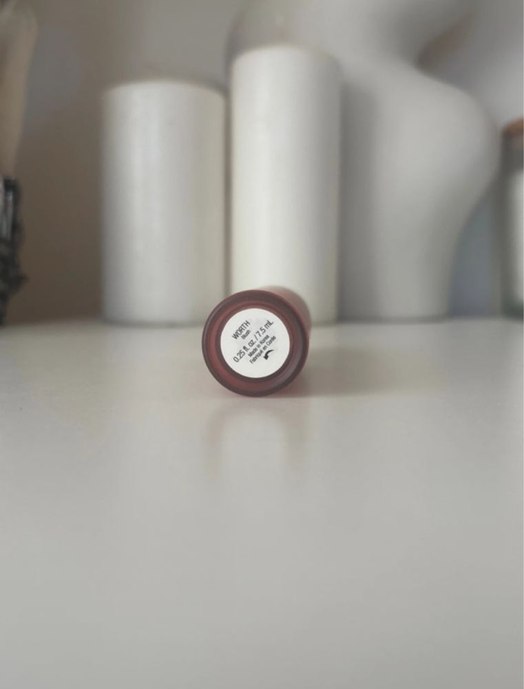 rare beauty liquid blush “worth” róż