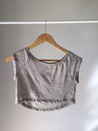 T-shirt pequena cinzenta, marca Bershka