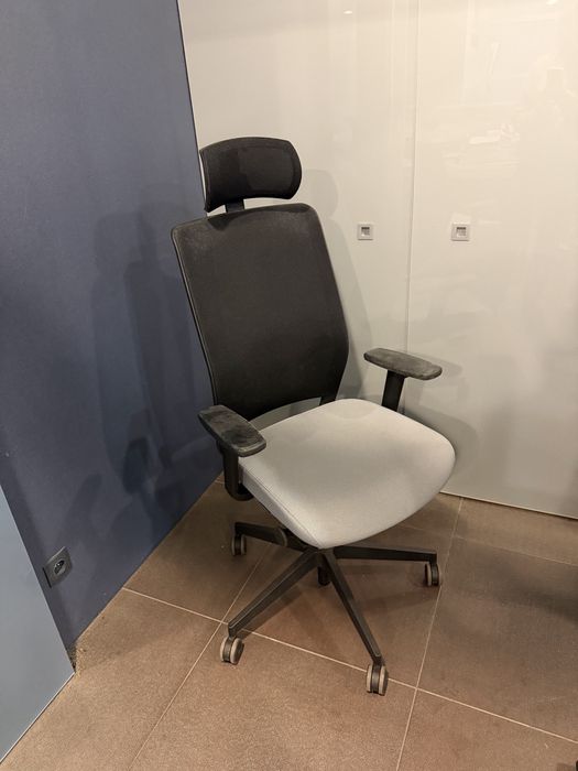 Krzesła konferencyjne biurowe