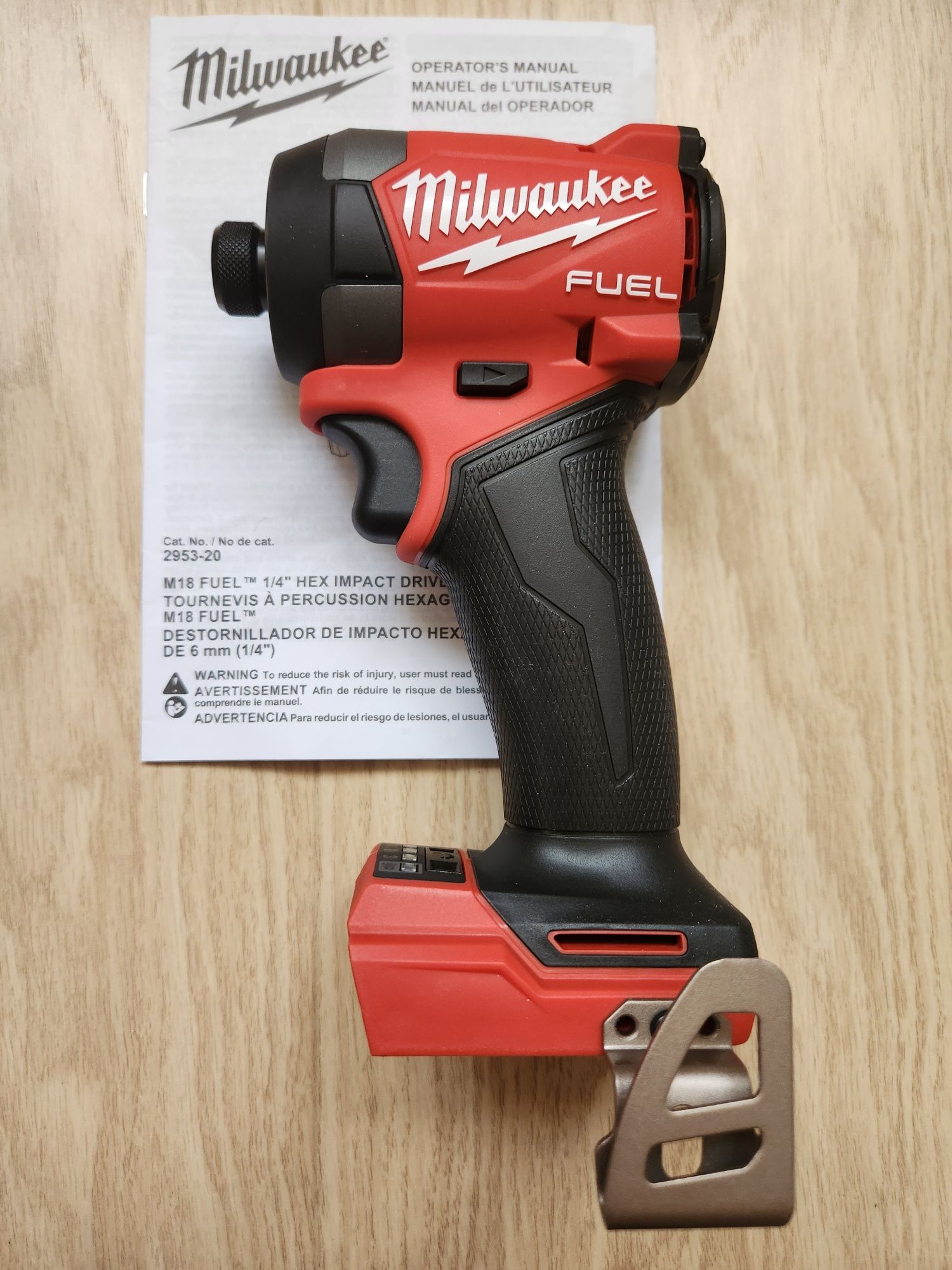 Бесщеточный ударный шуруповерт гайковерт импакт Milwaukee 2953-20 M18