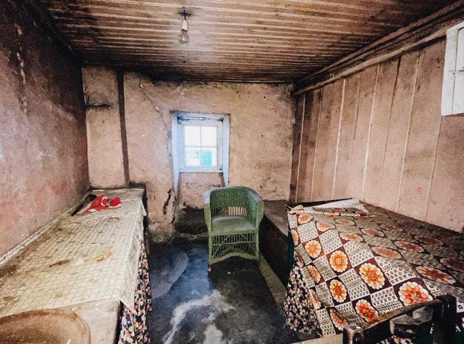 Moradia para recuperar - Unhais da Serra