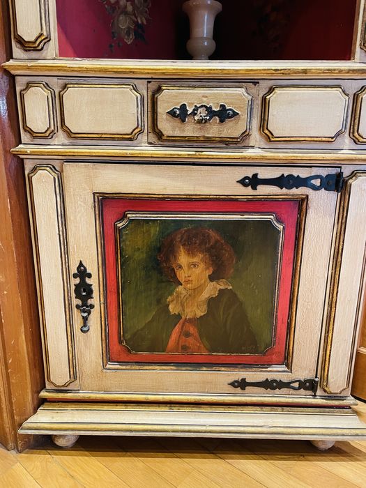 Armário/Estante Rústico Pintado à Mão – Peça Única Vintage