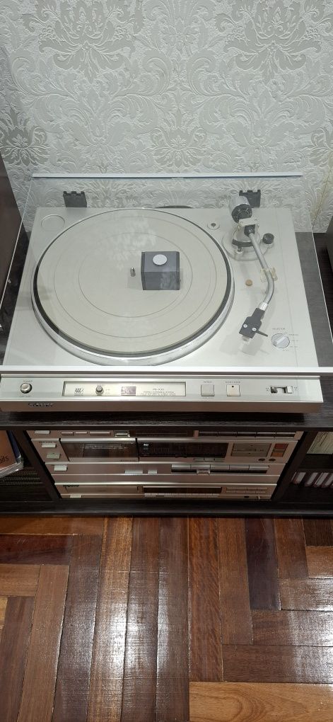 Продам вініловий програвач Sony ps x 35. Рік випуску 1979-81.
