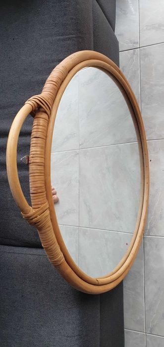 Cabide de bambu com pouco uso