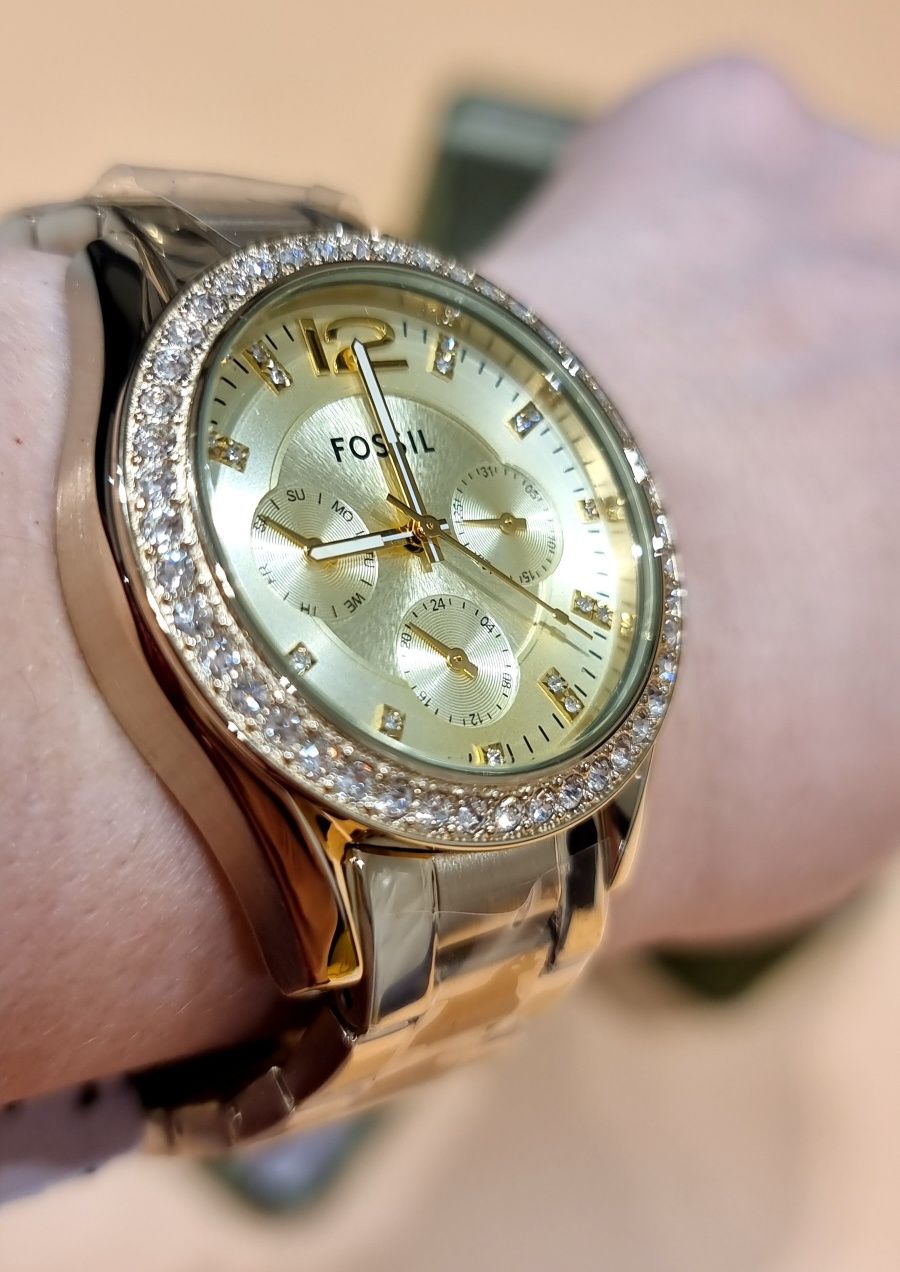 Часы женские Fossil