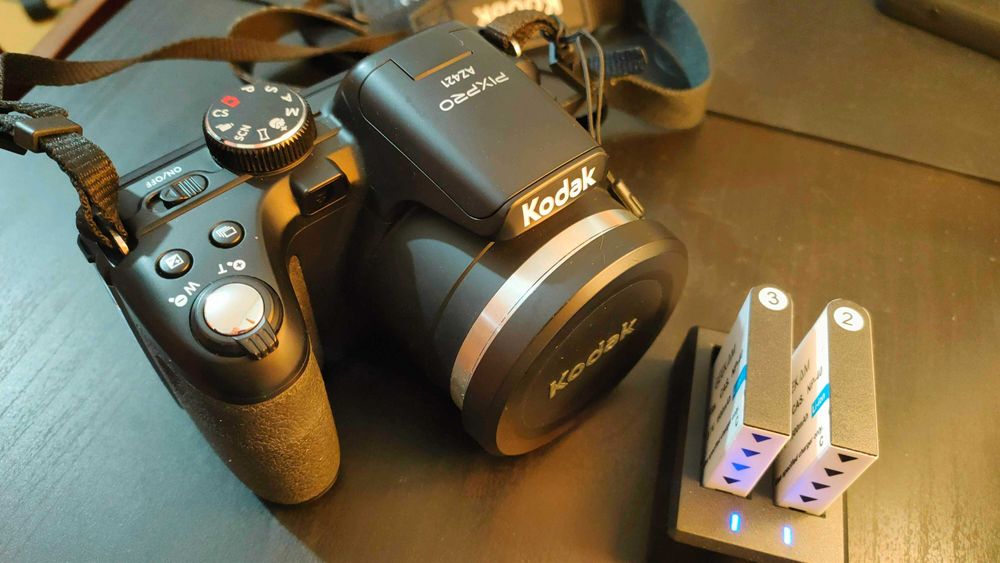 máquina KODAK PIXPRO AZ421 com caixa, ZOOM óptico 42x