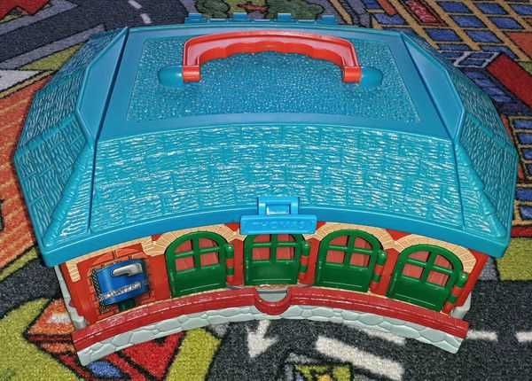 Tomek I Przyjaciele Zajezdnia Obrotnica + tory 8 sztuk TAKE-N-PLAY