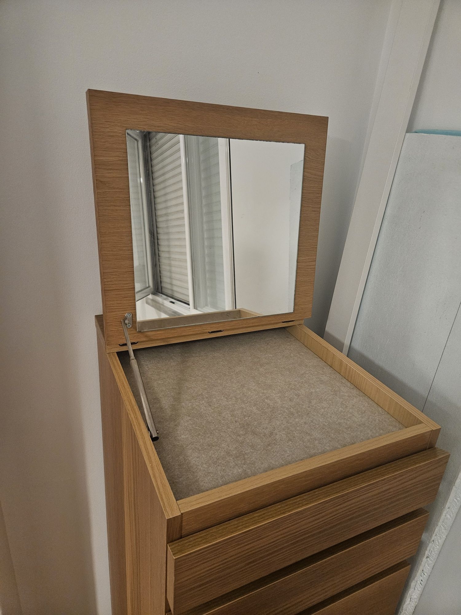 Comoda Malm c/ 6 gavetas
