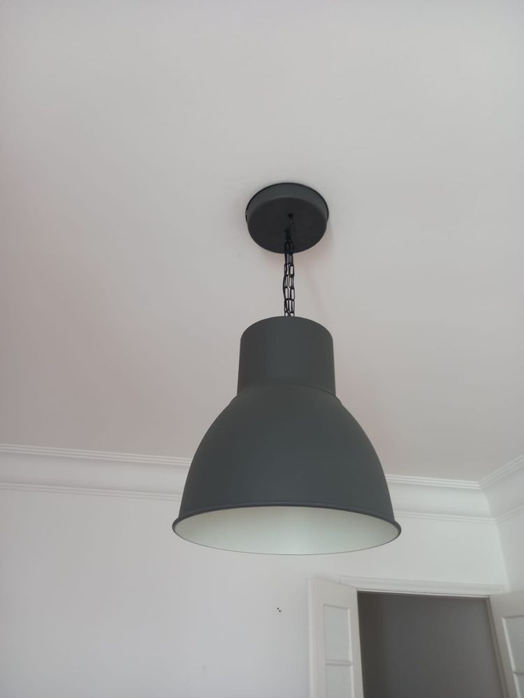 3 candeeiros preto com 2 brabcoe de oferta