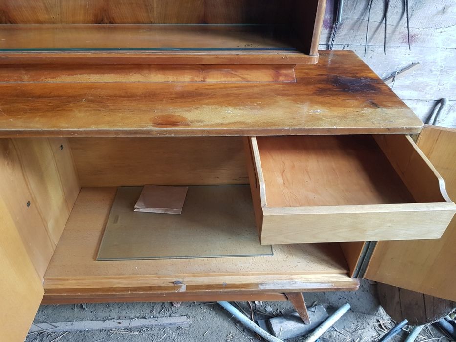 Kredens z PRL do odświeżenia