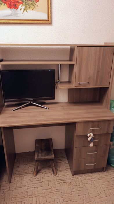 Стіл комп'ютерний