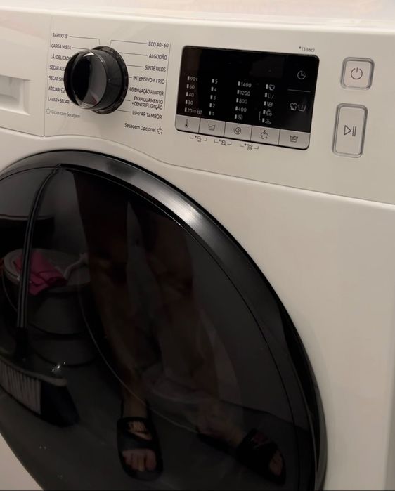 Máquina de lavar e secar roupa Samsung