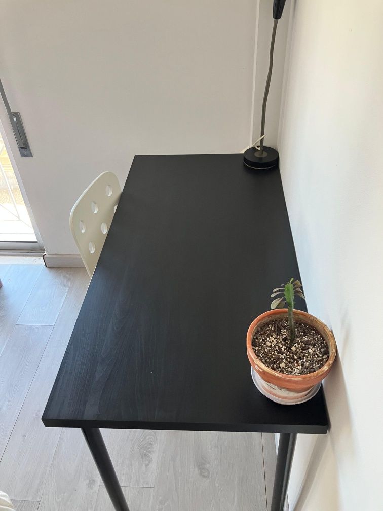 Quarto mobilado para estudante em Queijas (particular)