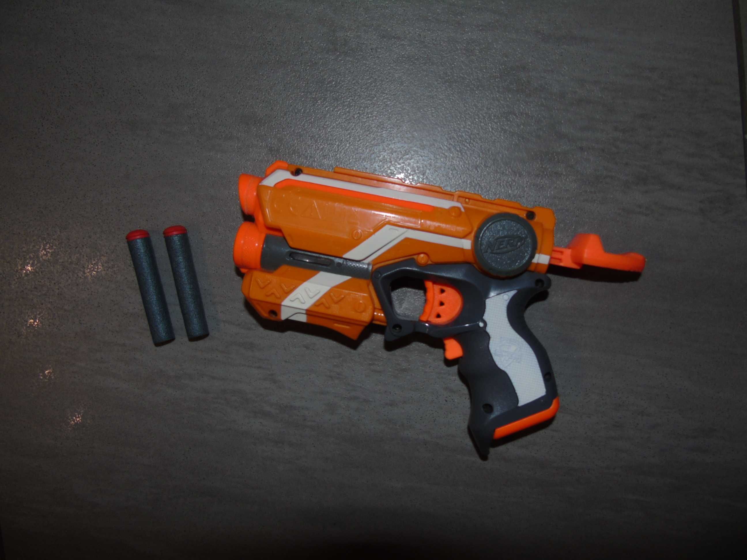 pistolet Nerf Elite z laserowym celownikiem