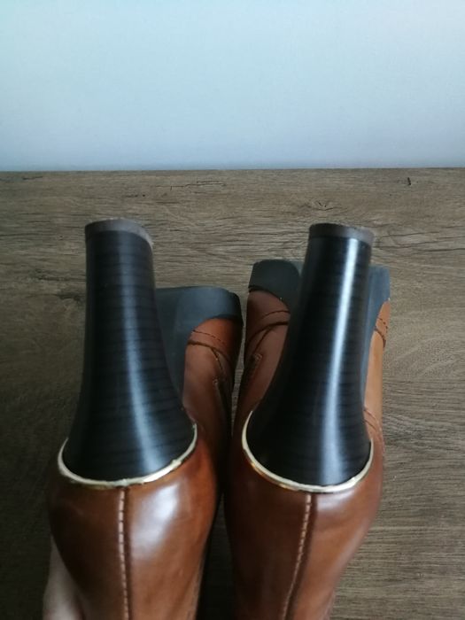 Przepiękne długie buty firmy CARINII w kolorze camel wiosna 2025
PRODU