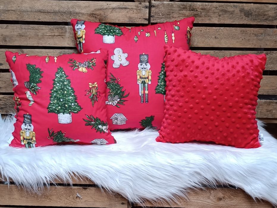 Poduszki świąteczne czerwone dziadek do orzechów 2sztuki