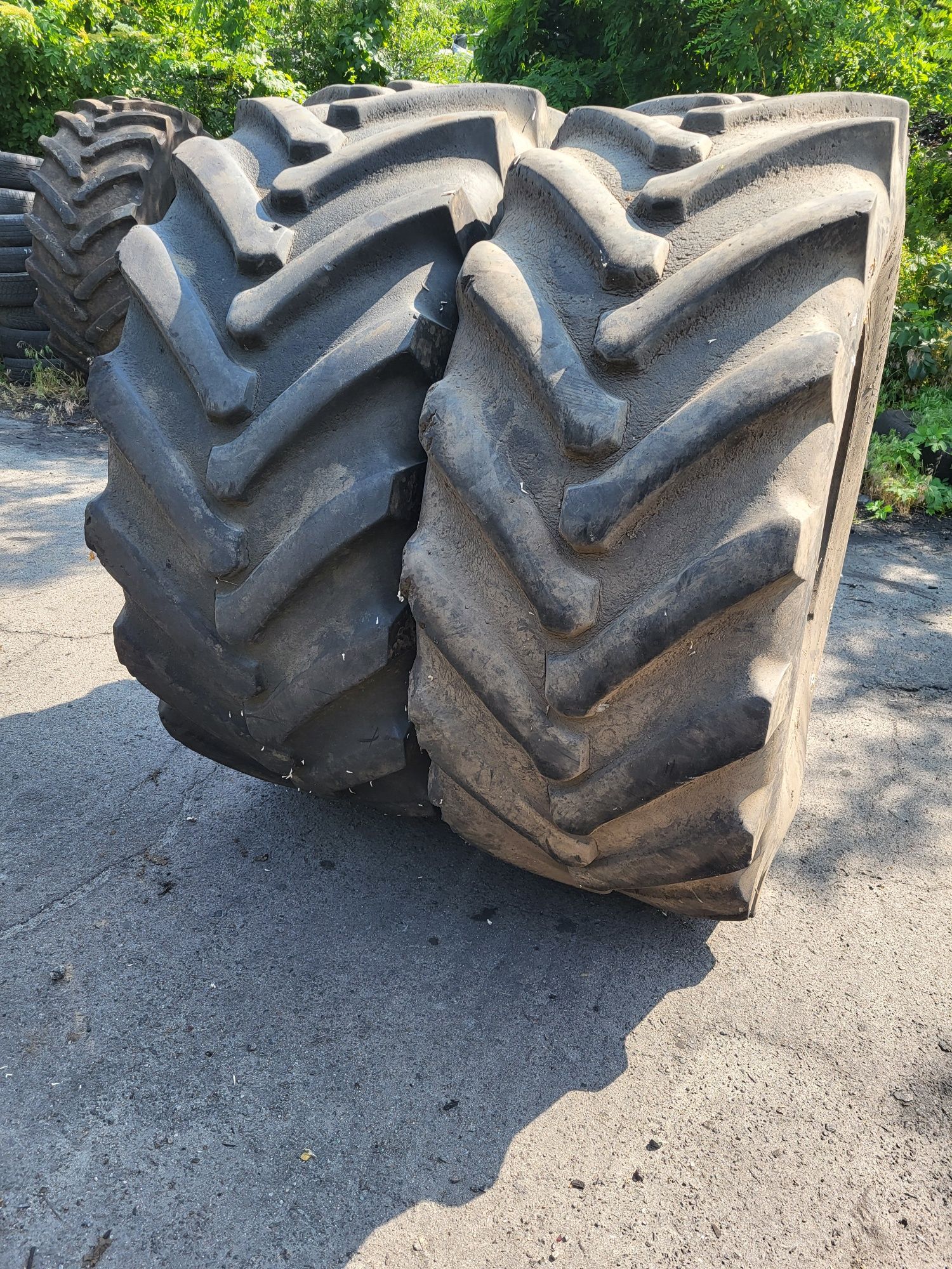 Продам шины б.у 600/70R30