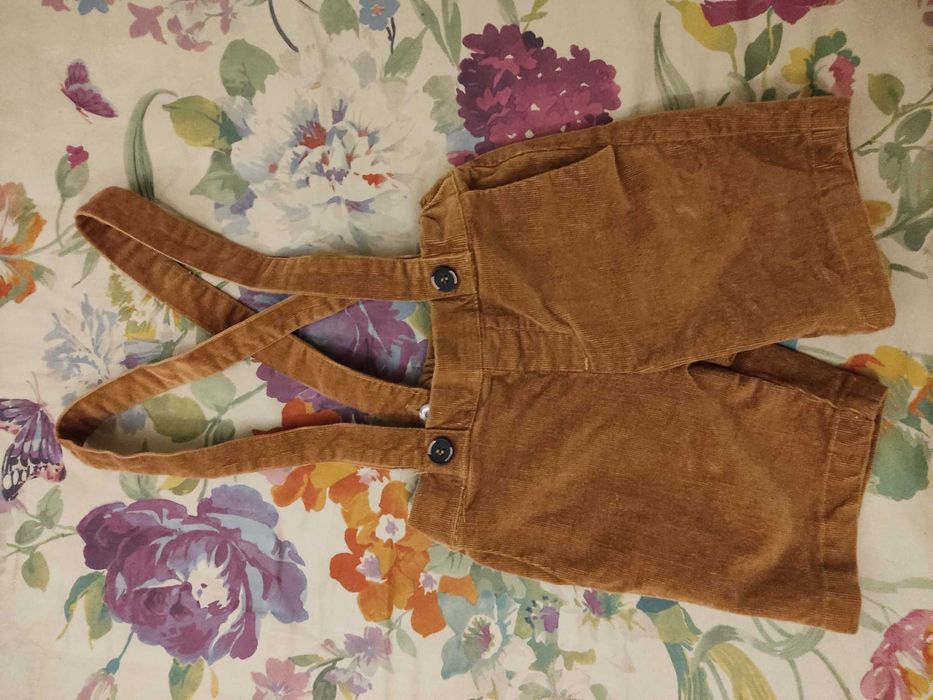 Calções com suspensórios