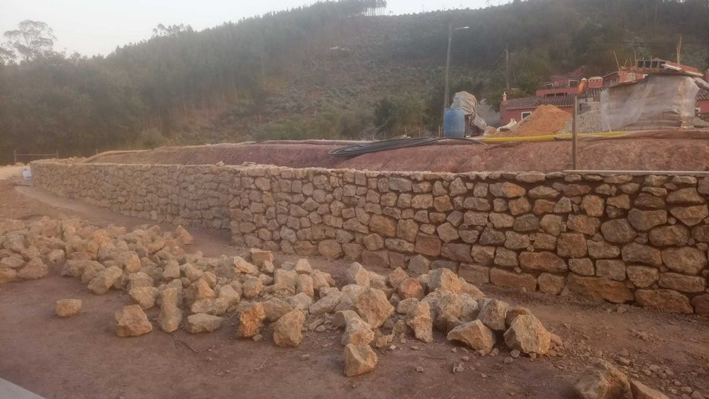 Muro em pedra rústica, Lisboa