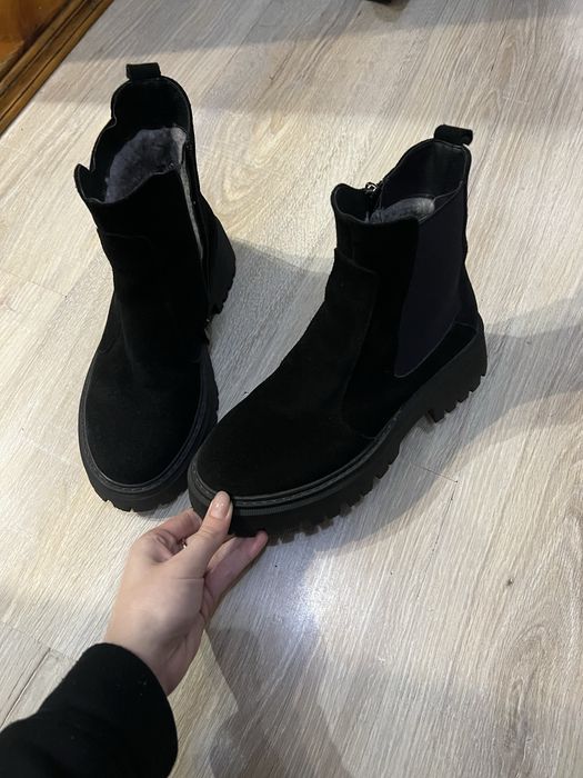 Жіночі черевики челсі чорні замшеві зимові