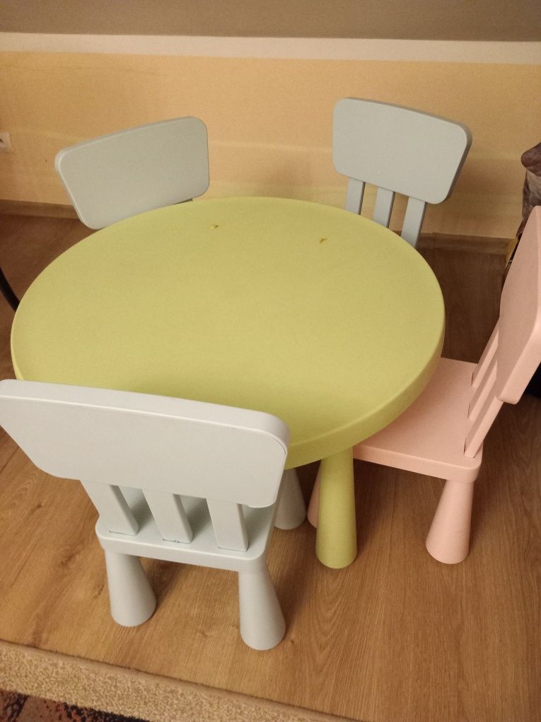 Stolik Ikea i 4 krzeselka Ikea