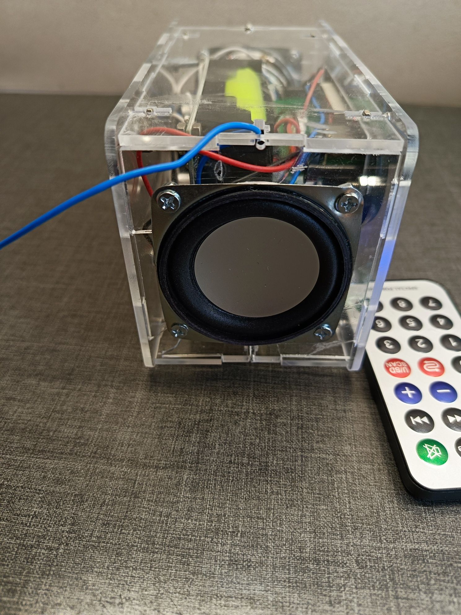 Ciekawy głośnik bluetooth, USB, karta, pilot