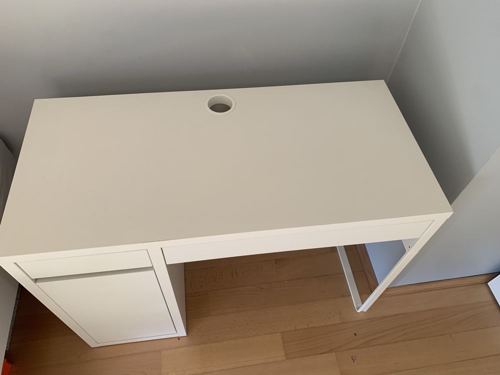 Sprzedam biurko ikea wraz z 2 krzesami