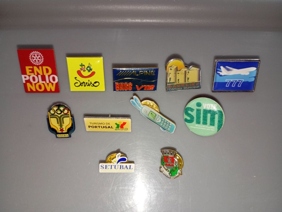 Lote de pins variados