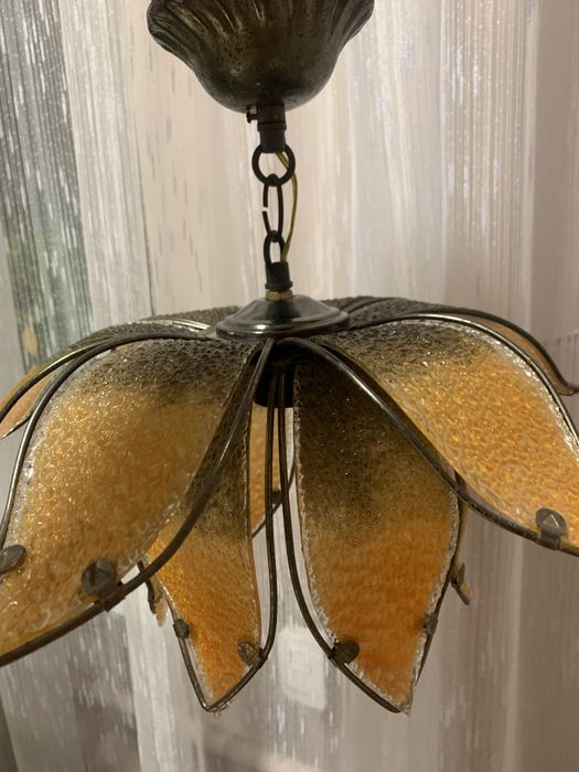 Продам люстру потолочну