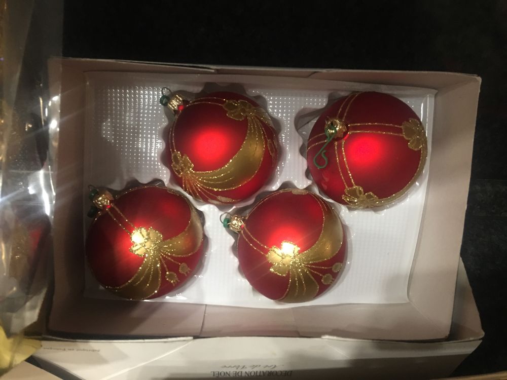 Ozdoby choinkowe rozne dekoracje świąteczne bombki na choinkę, czubek
