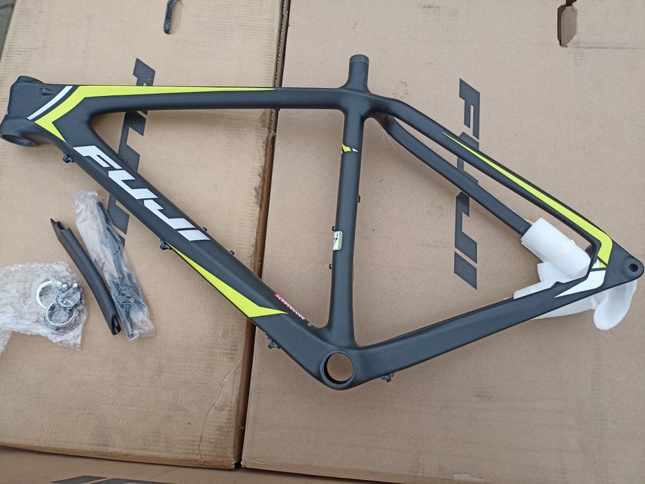 Nowa rama Karbon 29 Fuji Cube kross giant  promocja  SLM 29 1.1