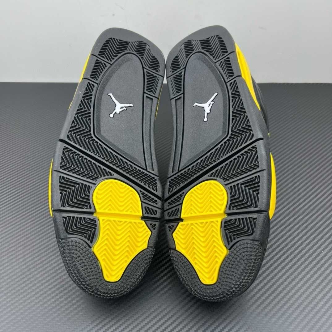 Jordan 4 Rétro Thunder.40