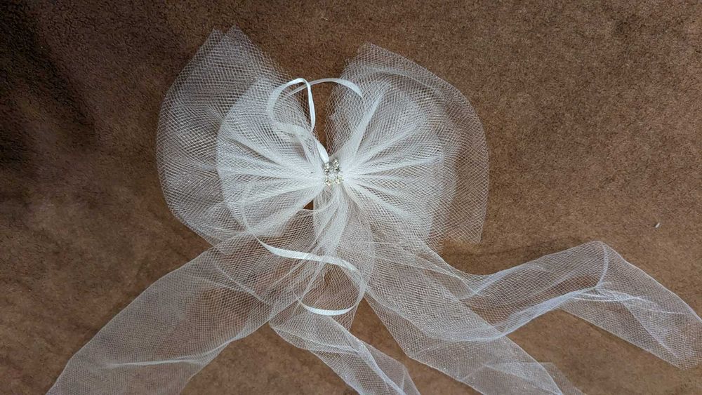 4 kokardy tiulowe na klamki od auta plus 2 serca oraz tablice