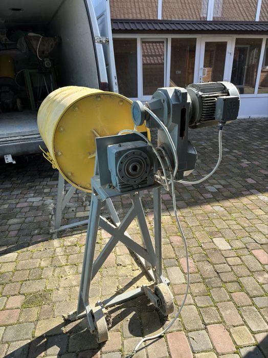 Змішувач кормів в бочці