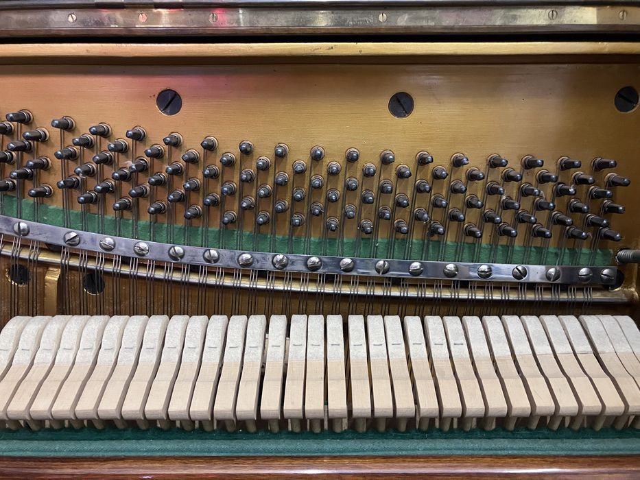 Pianino sprawne, parter, Östlind & Almquist. Plyta rezonansowa cała