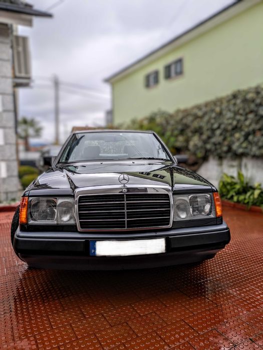 Mercedes Benz Classe E 250d 1989 cinzento