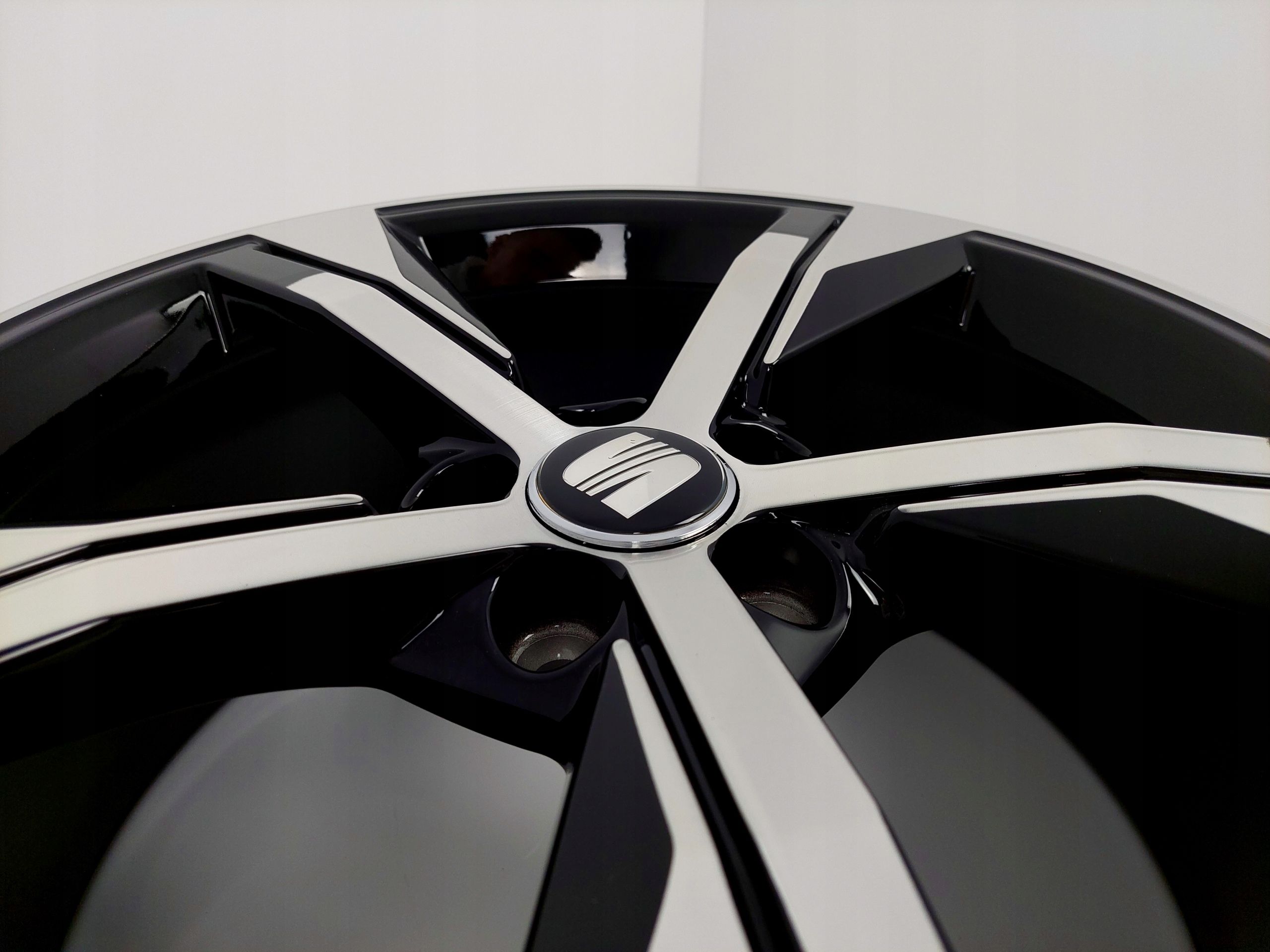 FABRYCZNIE NOWE Felgi Seat 17" Arona Ibiza Leon Toledo