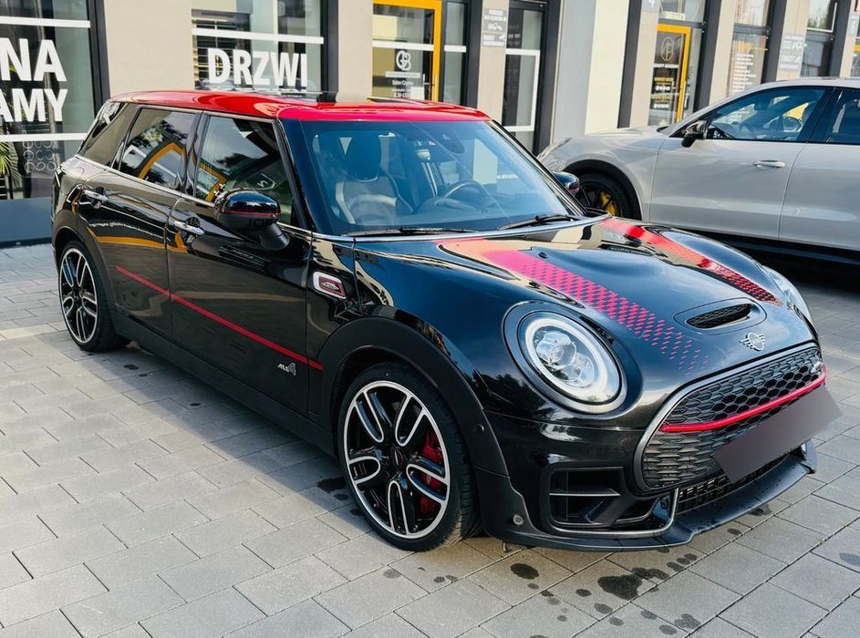 MINI Clubman Samochód pochodzi z salonu Auto Fus MINI w Warszawie przy ulicy Ostrob