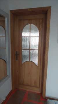 drzwi z ościeżnicami z litego jesionu wewnętrzne